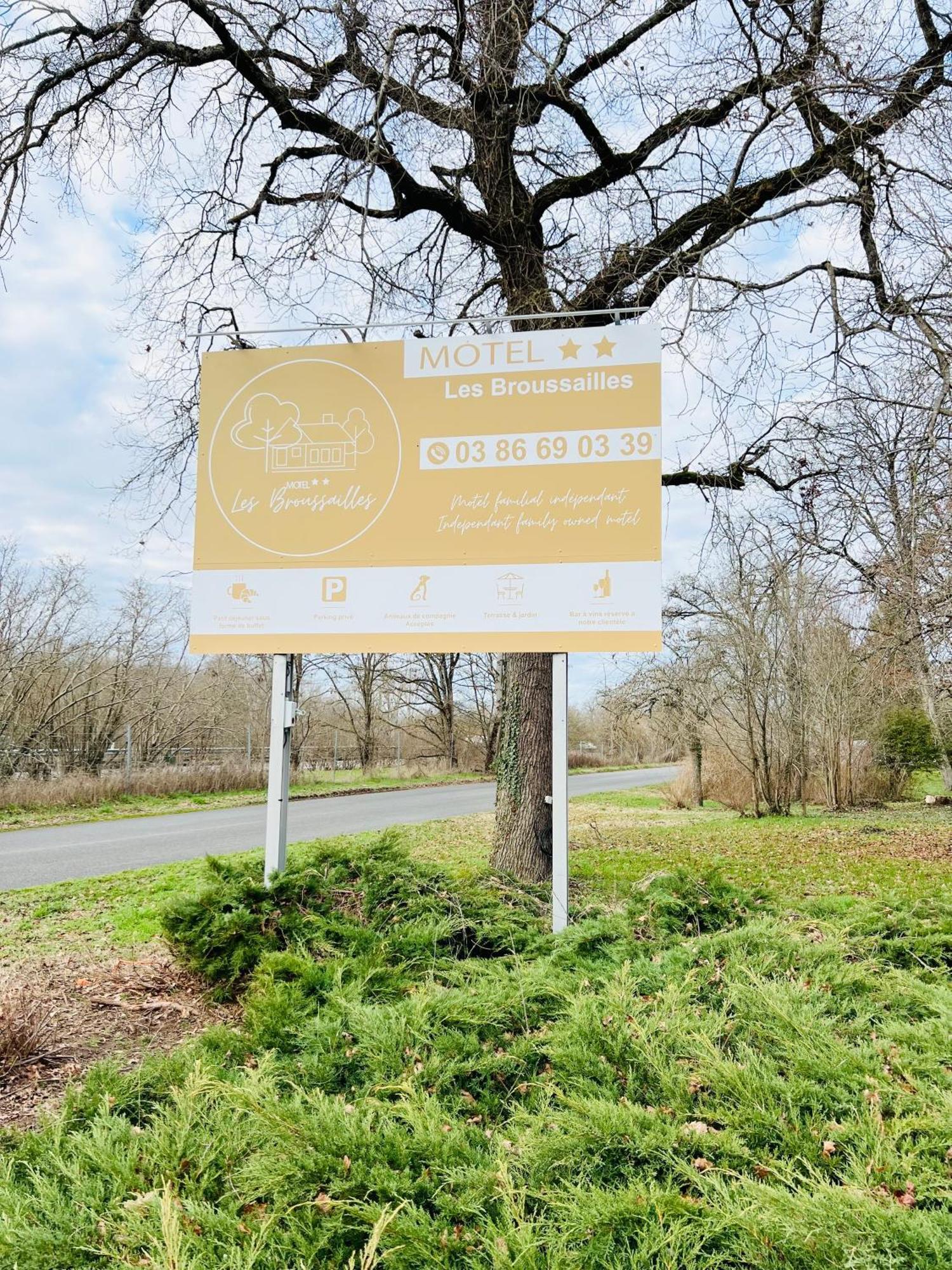 Motel Les Broussailles Mesves-sur-Loire Zewnętrze zdjęcie